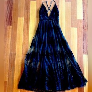 Long spaghetti strap, velvet over lay